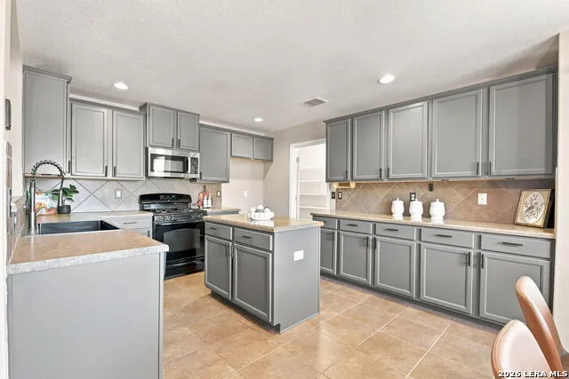 283 Reeves Garden San Antonio, TX 78253
