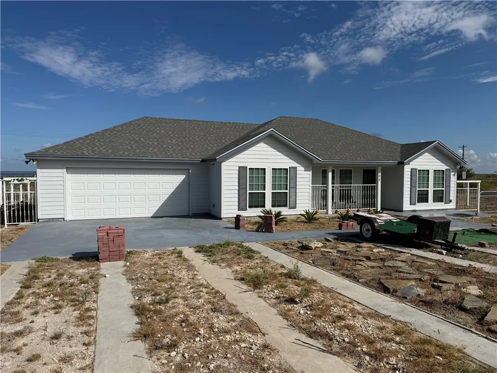 100 Lakeview Trace Three Rivers, TX 78071