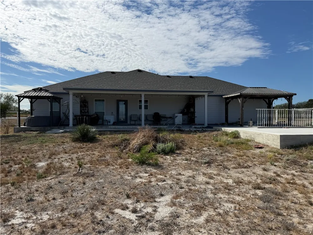100 Lakeview Trace Three Rivers, TX 78071