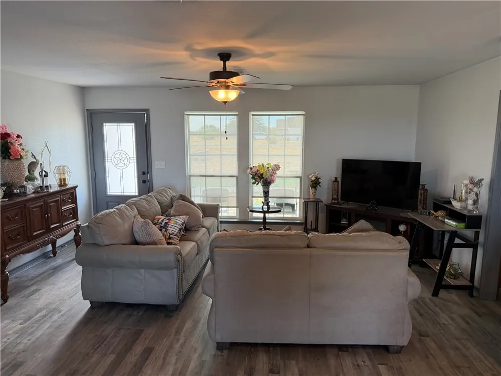 100 Lakeview Trace Three Rivers, TX 78071