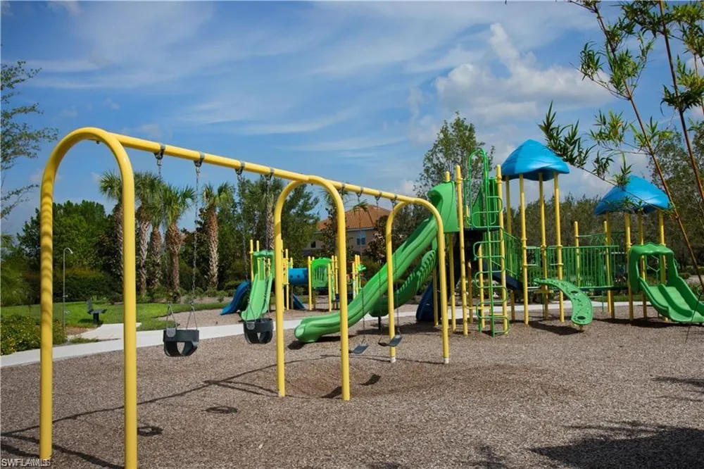 2620 Vine Avenue Naples, FL 34120