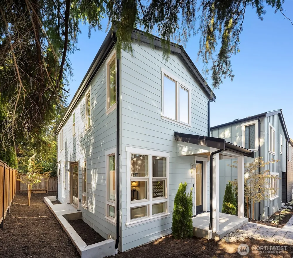 641 18th Avenue W Kirkland, WA 98033