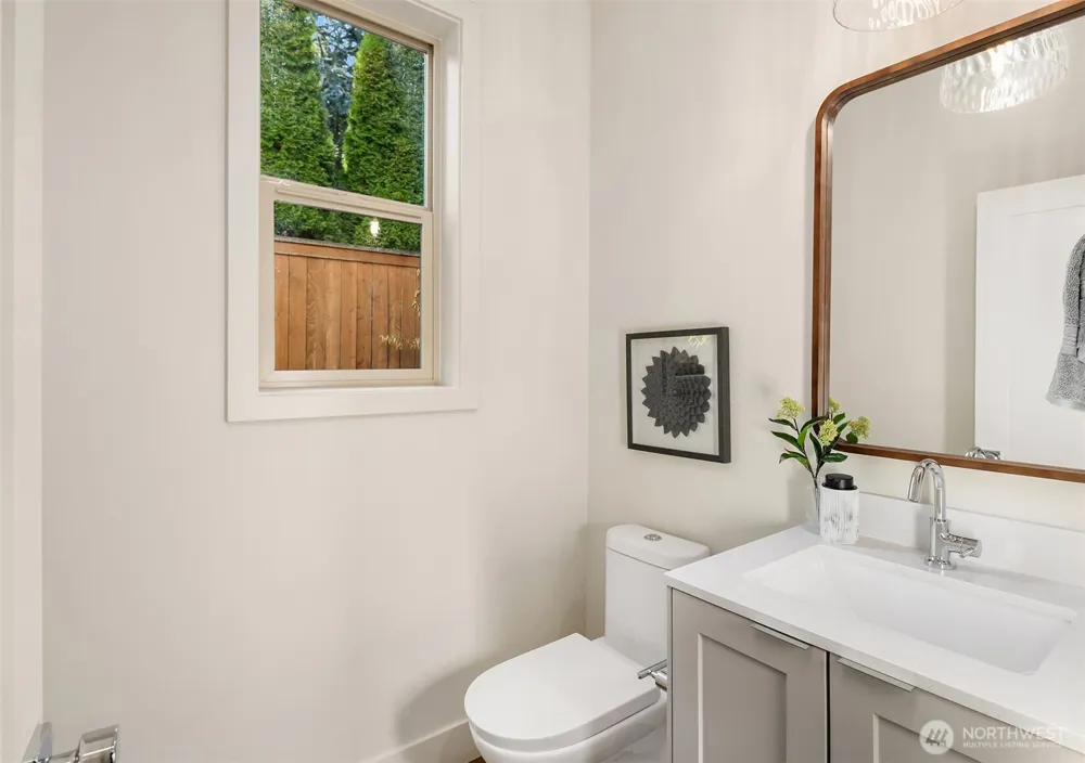 641 18th Avenue W Kirkland, WA 98033