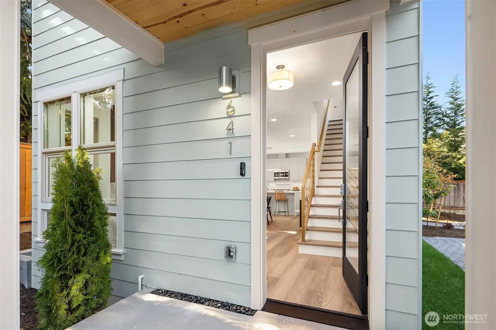 641 18th Avenue W Kirkland, WA 98033