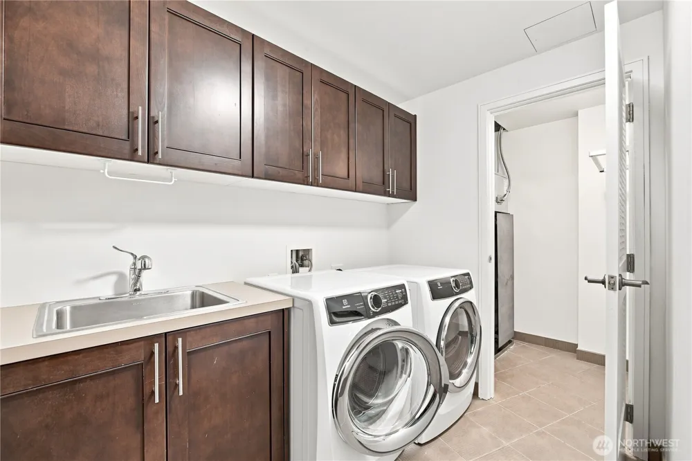 10650 NE 9th Place #2526 Bellevue, WA 98004