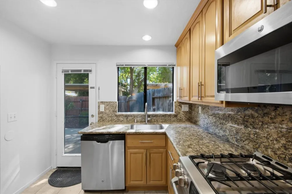 1618 Valdora Street Davis, CA 95618