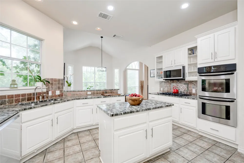 5600 Spurflower Drive Austin, TX 78759