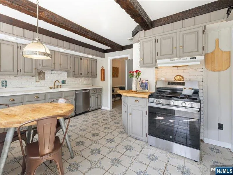 30 Laurel Drive Wayne, NJ 07470