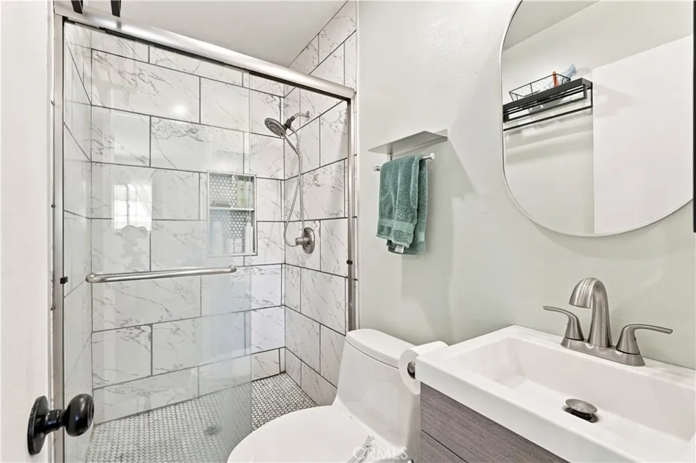 675 E Lee Place Azusa, CA 91702
