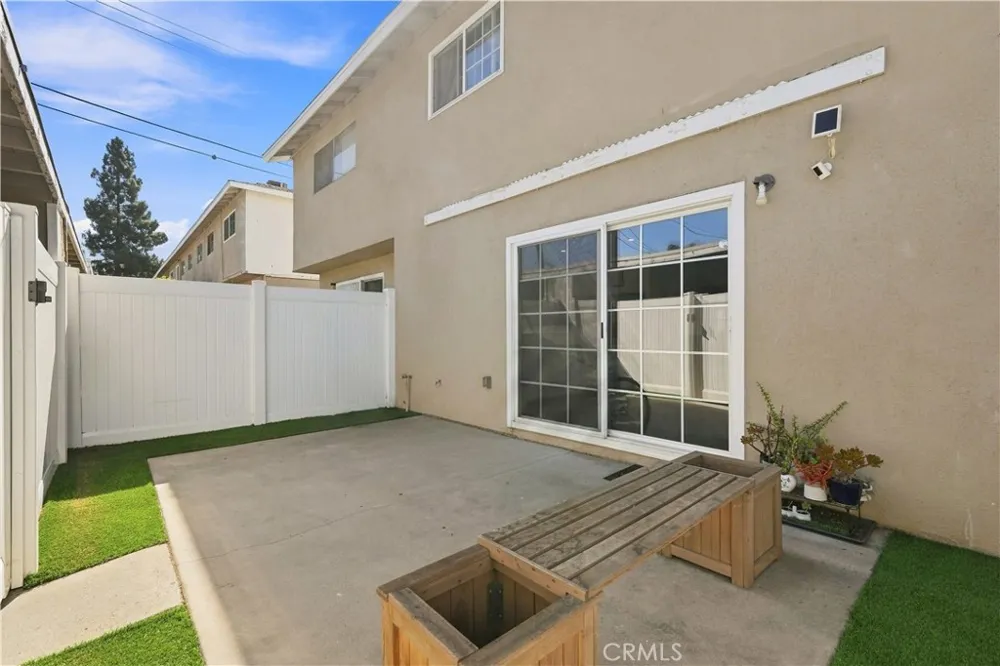 675 E Lee Place Azusa, CA 91702
