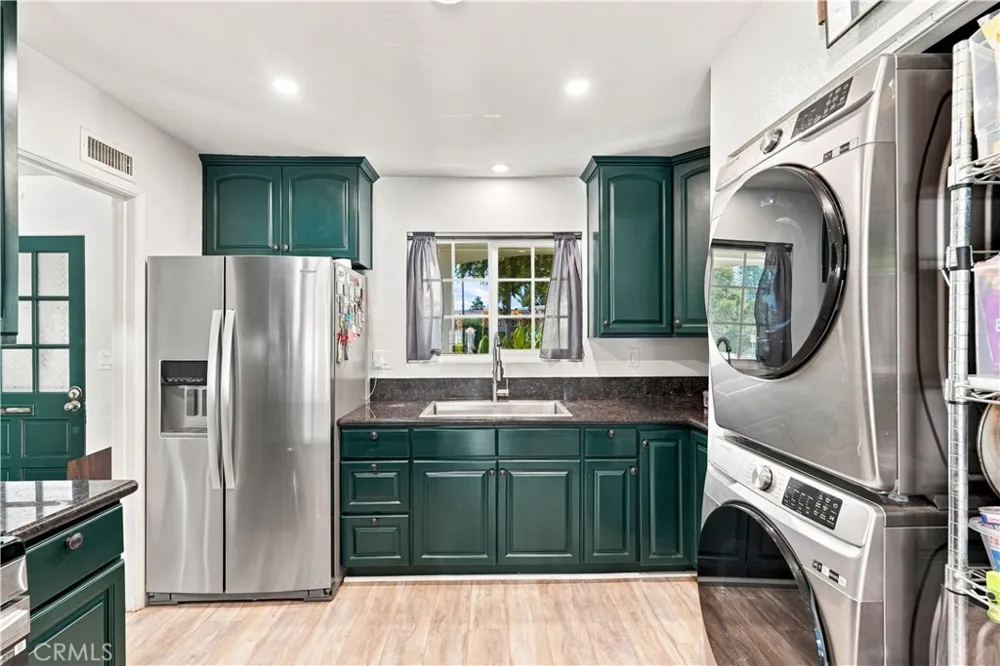 675 E Lee Place Azusa, CA 91702