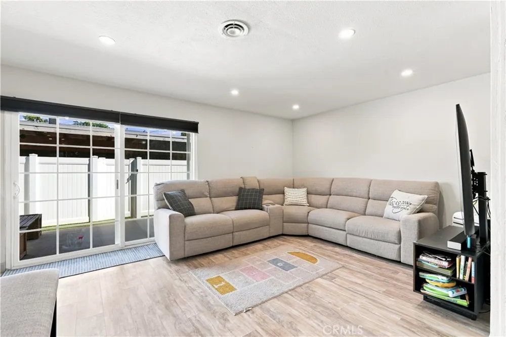 675 E Lee Place Azusa, CA 91702