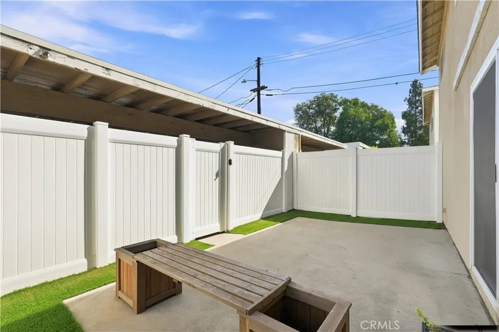 675 E Lee Place Azusa, CA 91702