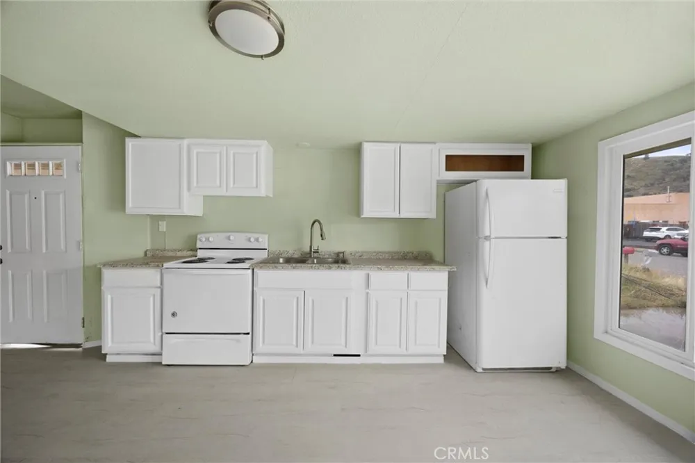 1913 Chain Avenue Lake Isabella, CA 93240