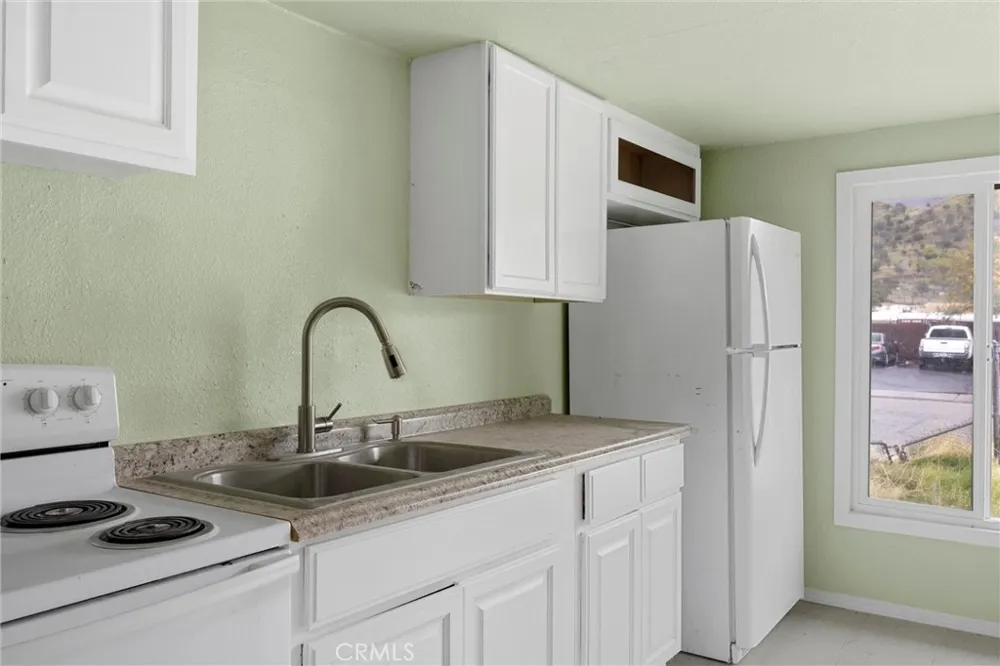 1913 Chain Avenue Lake Isabella, CA 93240