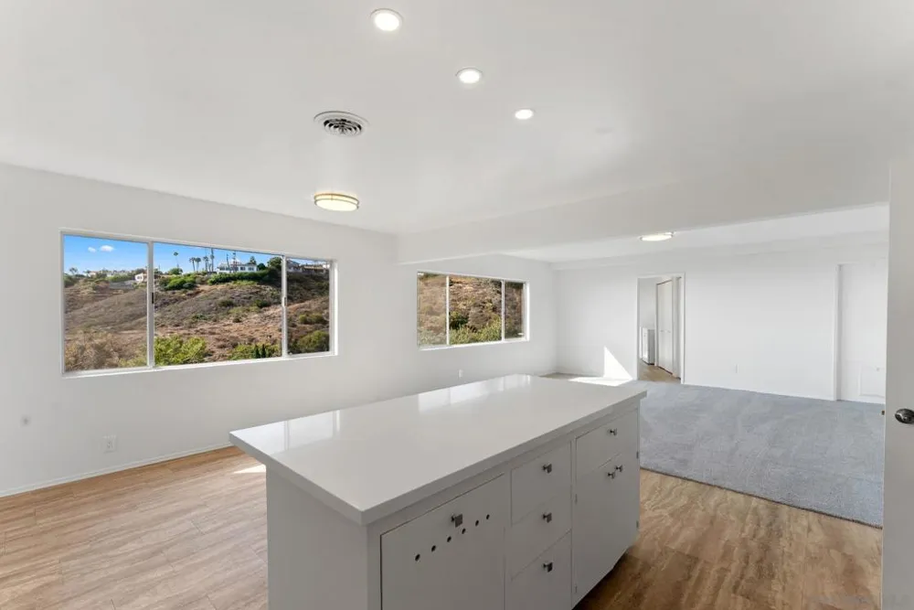 5995 La Jolla Corona La Jolla, CA 92037