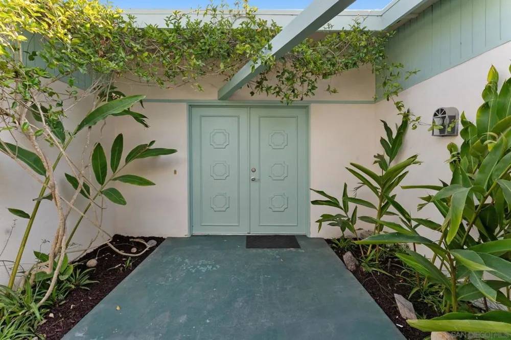 5995 La Jolla Corona La Jolla, CA 92037