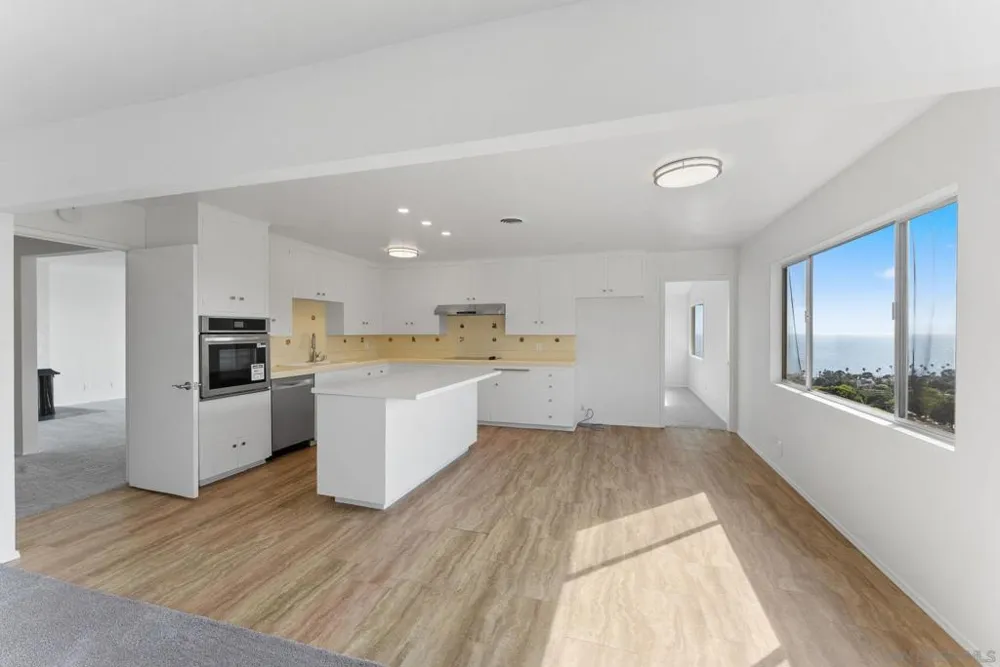 5995 La Jolla Corona La Jolla, CA 92037