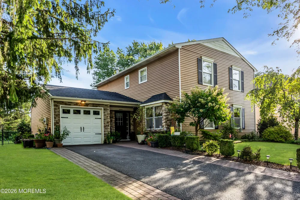 16 Hearth Court Howell, NJ 07731