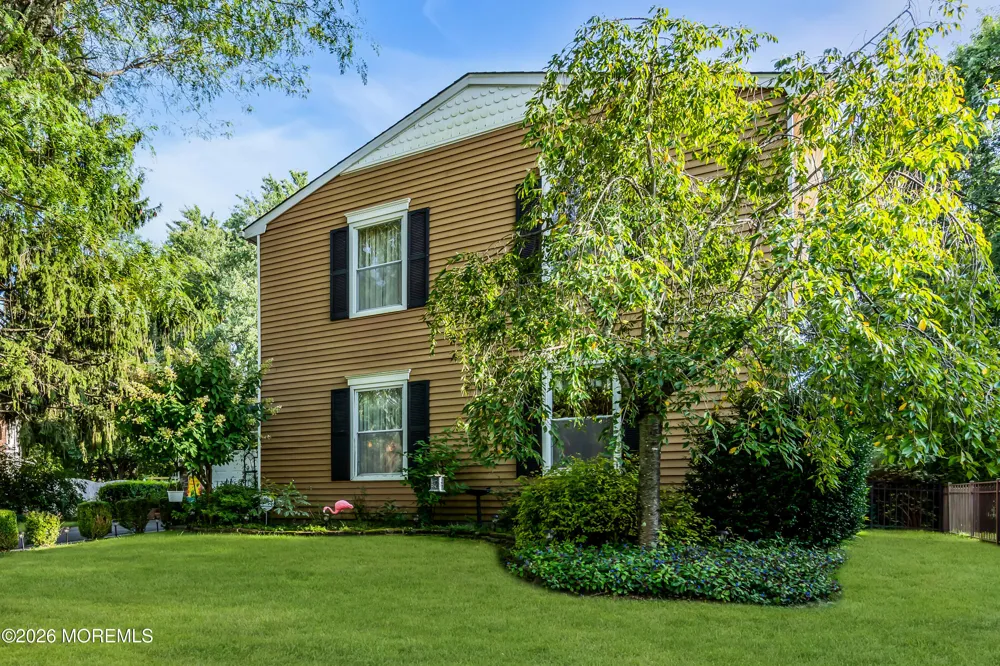 16 Hearth Court Howell, NJ 07731