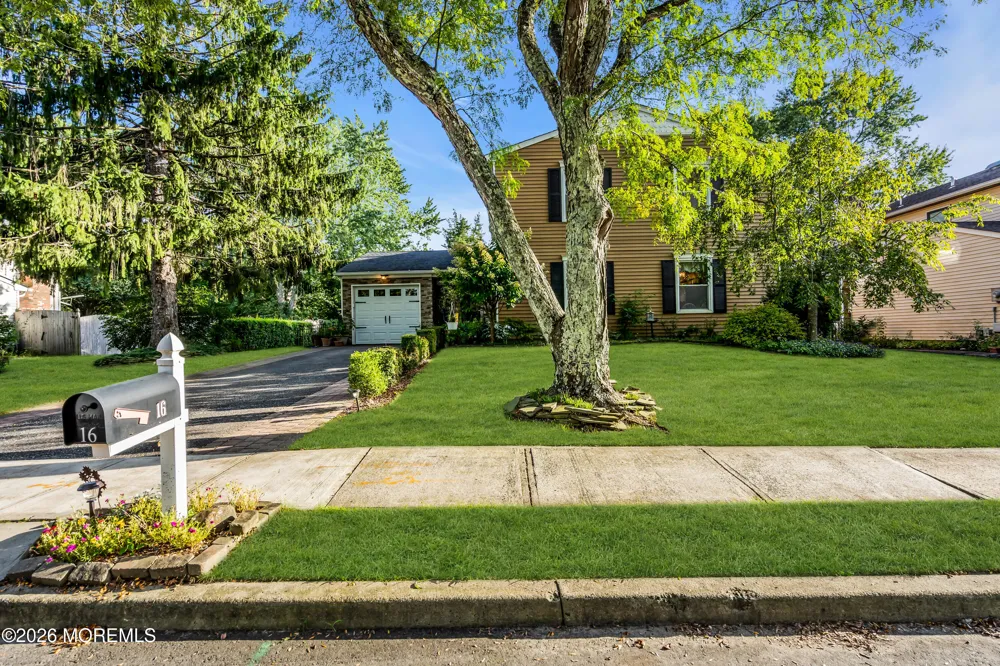 16 Hearth Court Howell, NJ 07731