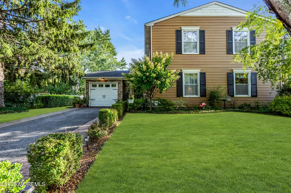 16 Hearth Court Howell, NJ 07731