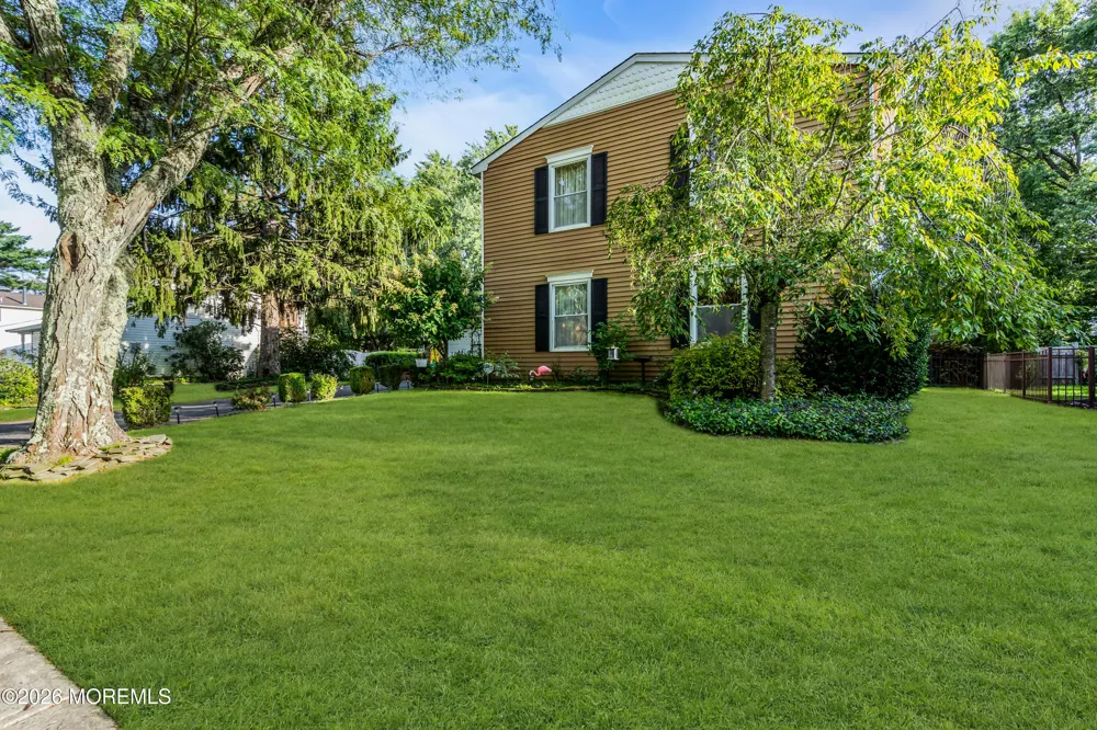 16 Hearth Court Howell, NJ 07731