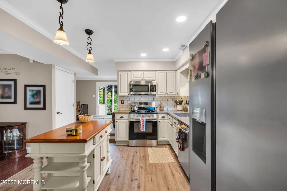 16 Hearth Court Howell, NJ 07731