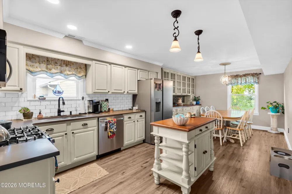 16 Hearth Court Howell, NJ 07731