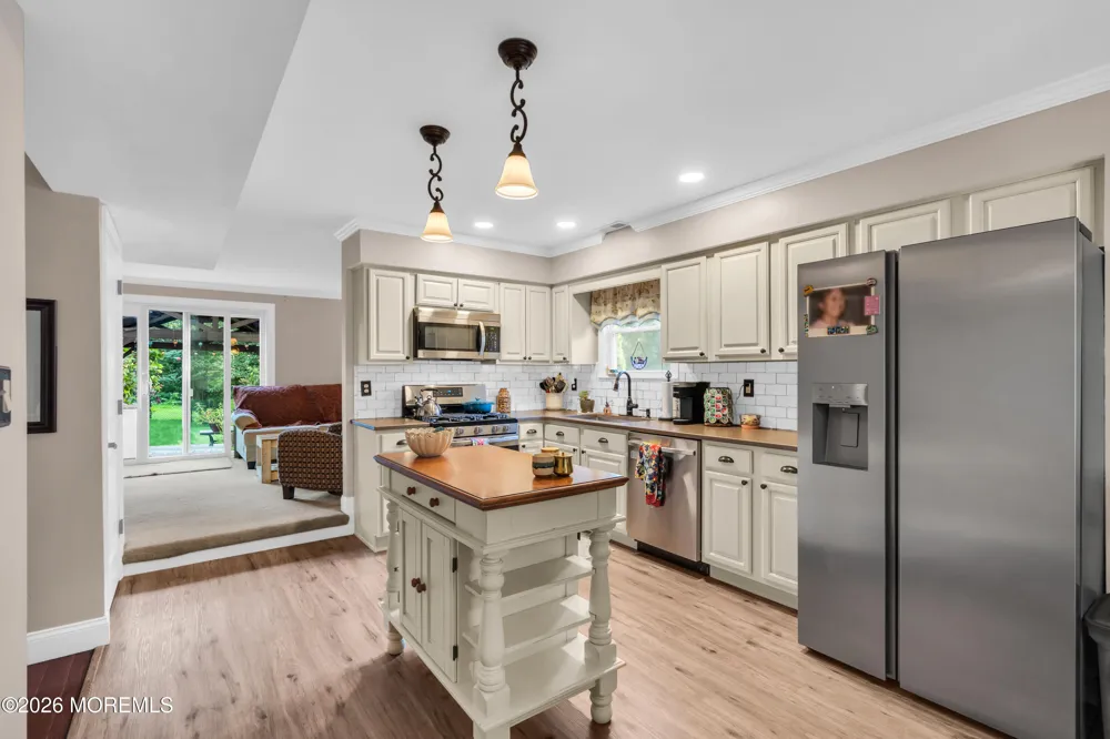 16 Hearth Court Howell, NJ 07731