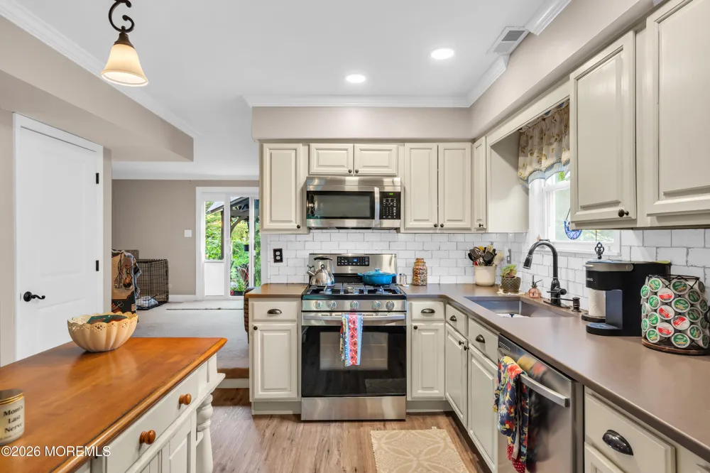16 Hearth Court Howell, NJ 07731