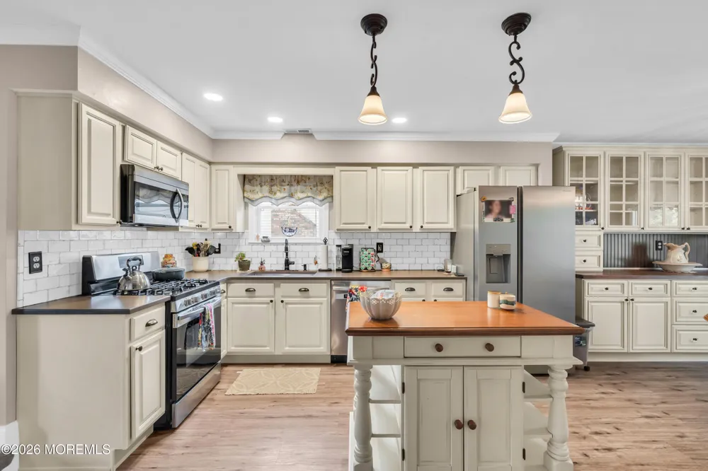 16 Hearth Court Howell, NJ 07731