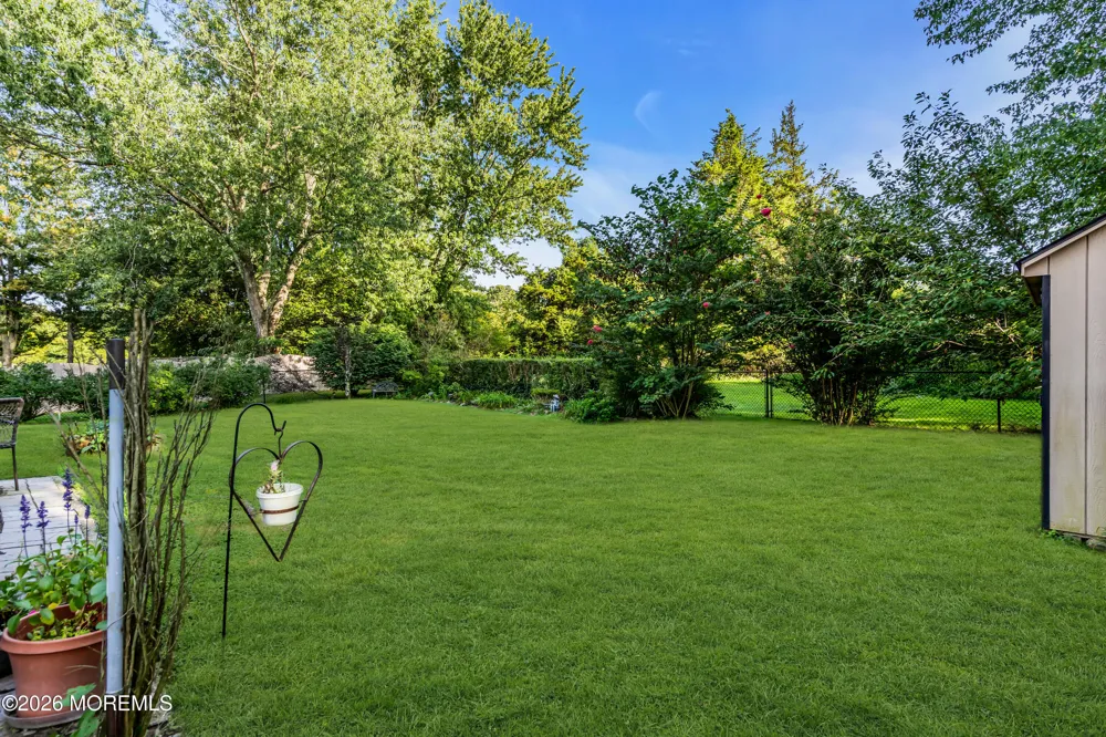 16 Hearth Court Howell, NJ 07731