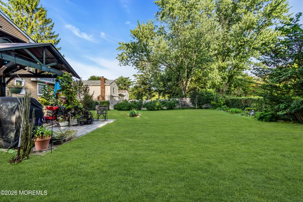16 Hearth Court Howell, NJ 07731