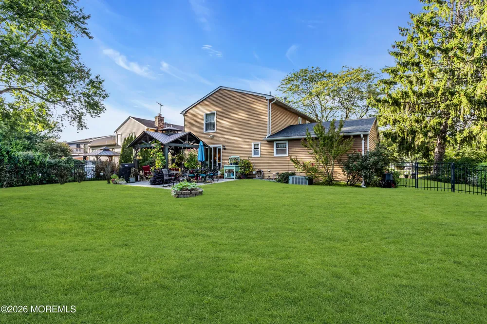 16 Hearth Court Howell, NJ 07731