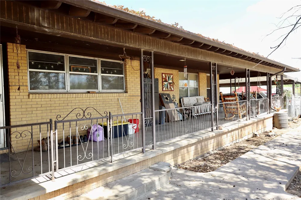 414 E Walnut Street Strawn, TX 76475