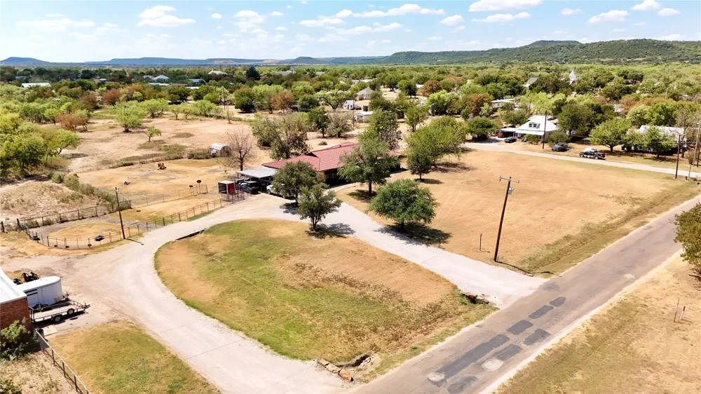414 E Walnut Street Strawn, TX 76475