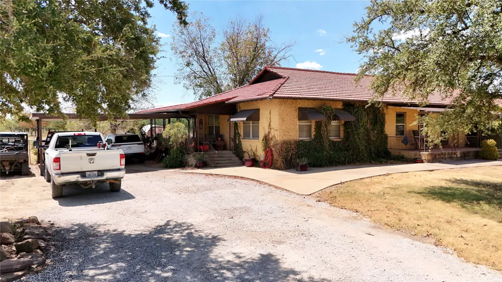 414 E Walnut Street Strawn, TX 76475