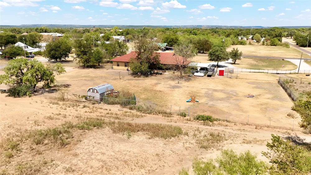 414 E Walnut Street Strawn, TX 76475