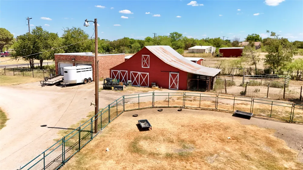 414 E Walnut Street Strawn, TX 76475