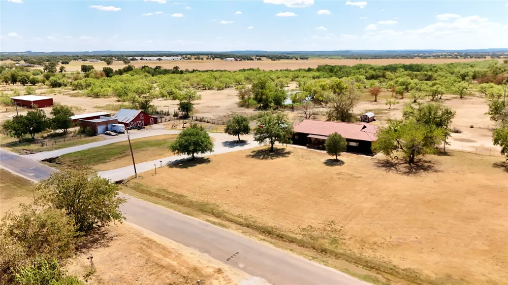 414 E Walnut Street Strawn, TX 76475