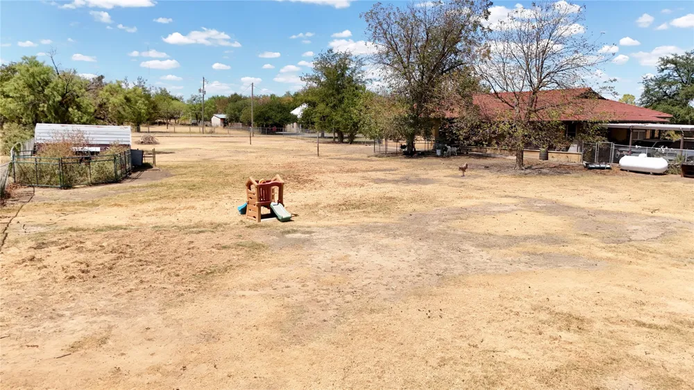414 E Walnut Street Strawn, TX 76475