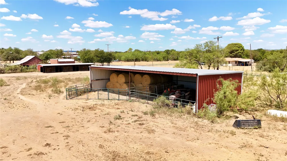 414 E Walnut Street Strawn, TX 76475