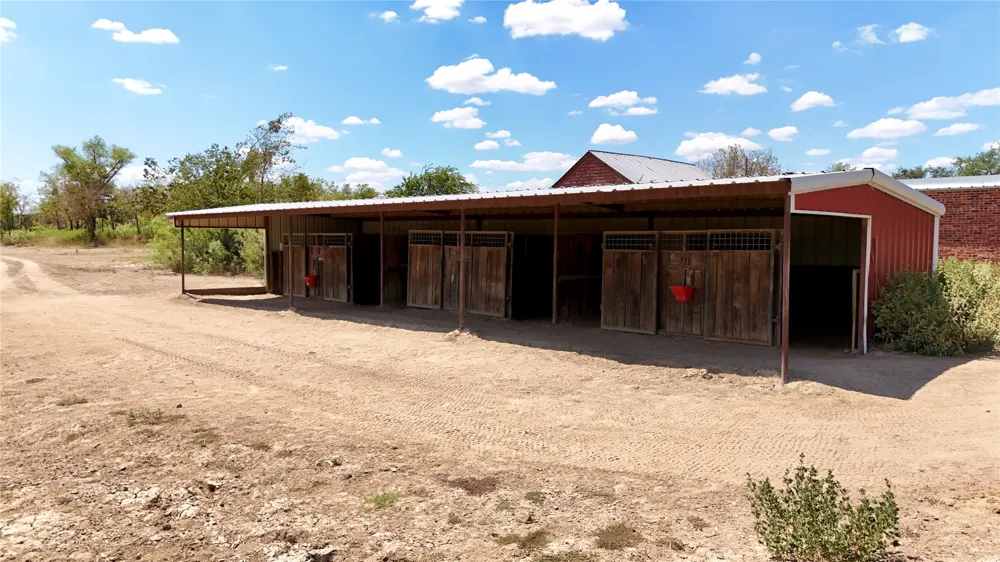 414 E Walnut Street Strawn, TX 76475