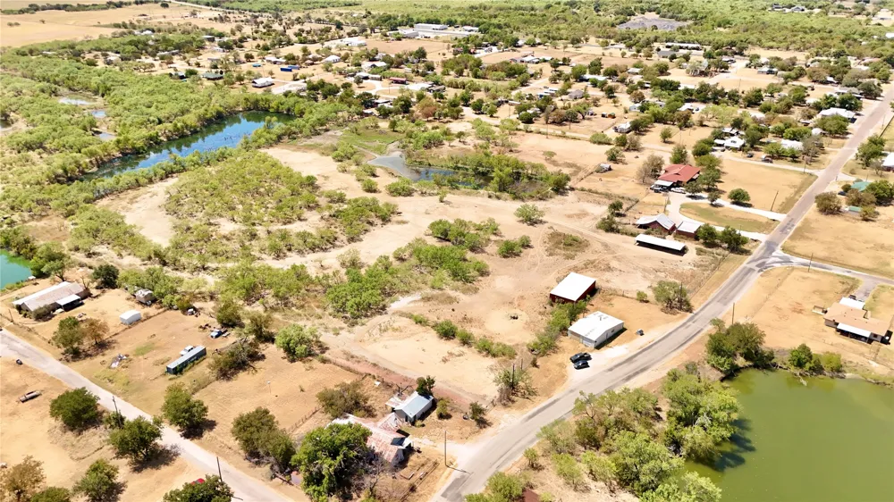 414 E Walnut Street Strawn, TX 76475
