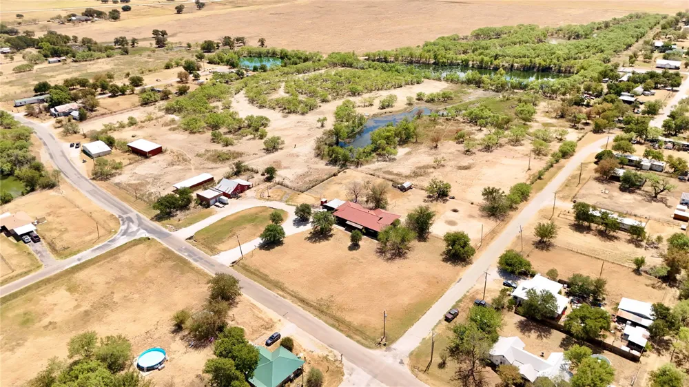 414 E Walnut Street Strawn, TX 76475