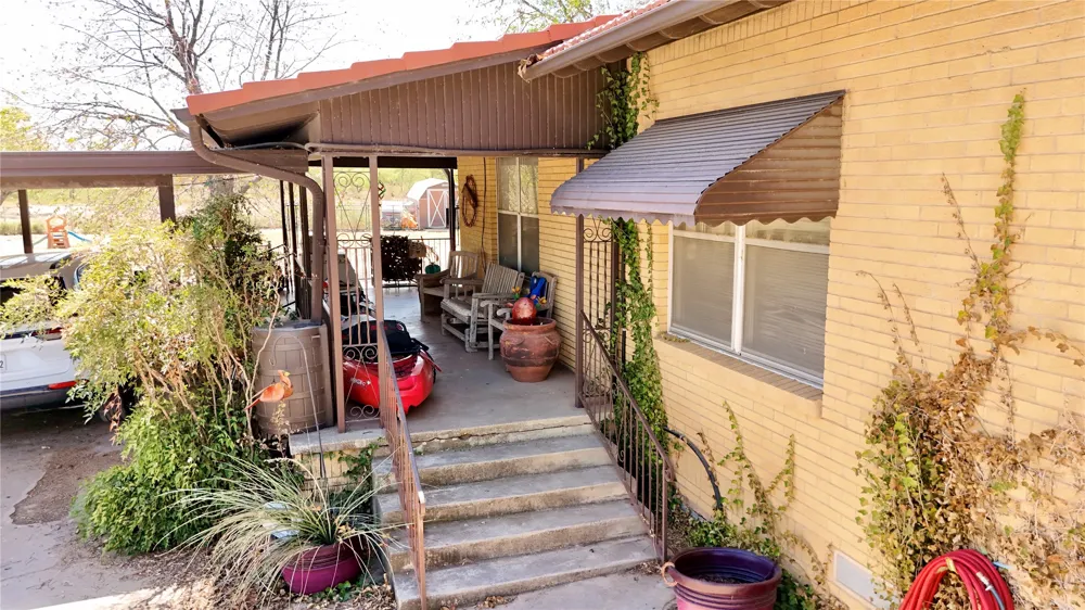 414 E Walnut Street Strawn, TX 76475