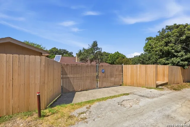 102 IRONGATE RD San Antonio, TX 78213