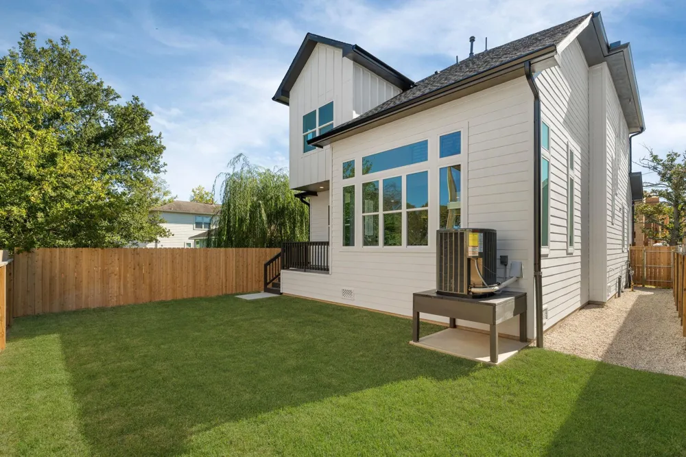 1103 E 37th Street Houston, TX 77022