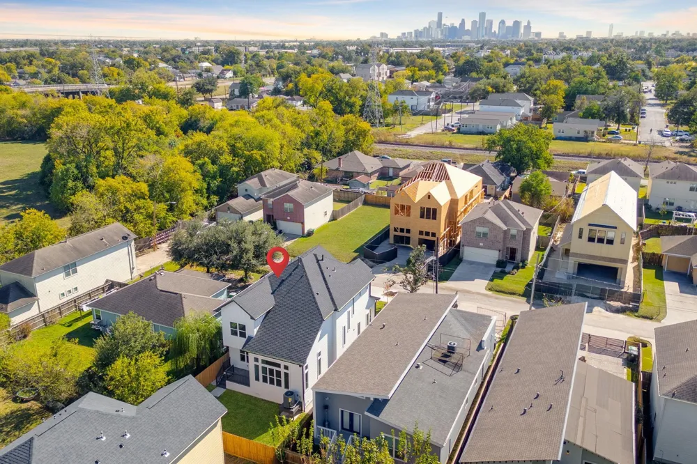 1103 E 37th Street Houston, TX 77022
